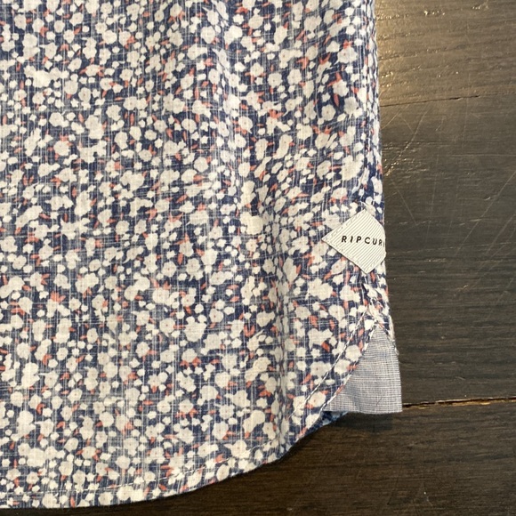 NWOT- men’s short sleeve RIP CURL button down shirt. Size L - Picture 11 of 11
